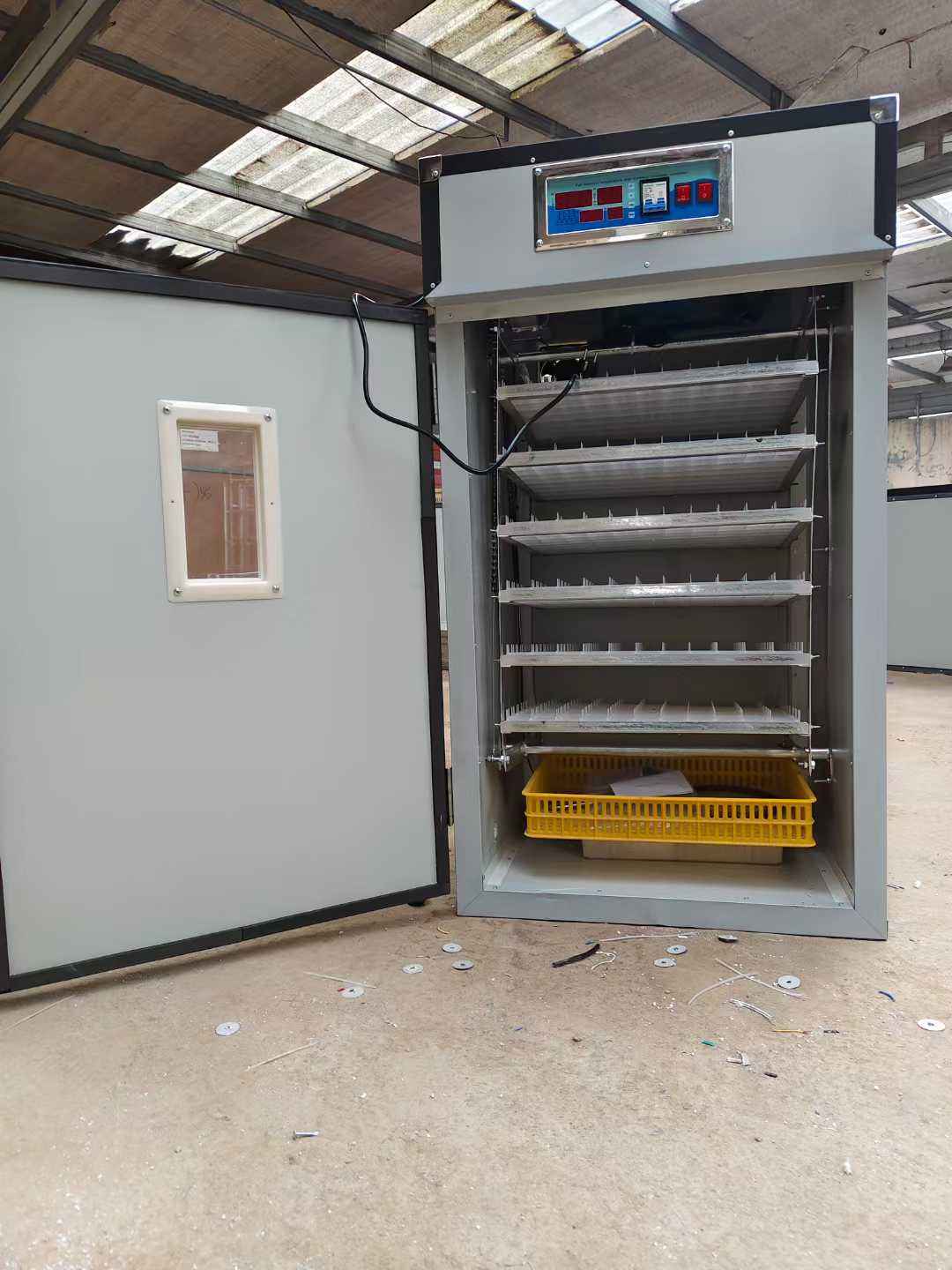 حاضنة بيض أوتوماتيكية بالكامل  - مراجعة Poultry Incubator وسعره